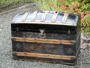 Domed-Top Steamer Trunk, Woodworking Project